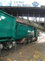 Container LKW blieb an Bruecke haengen Koeln Deutz Deutz Muelheimerstr P38